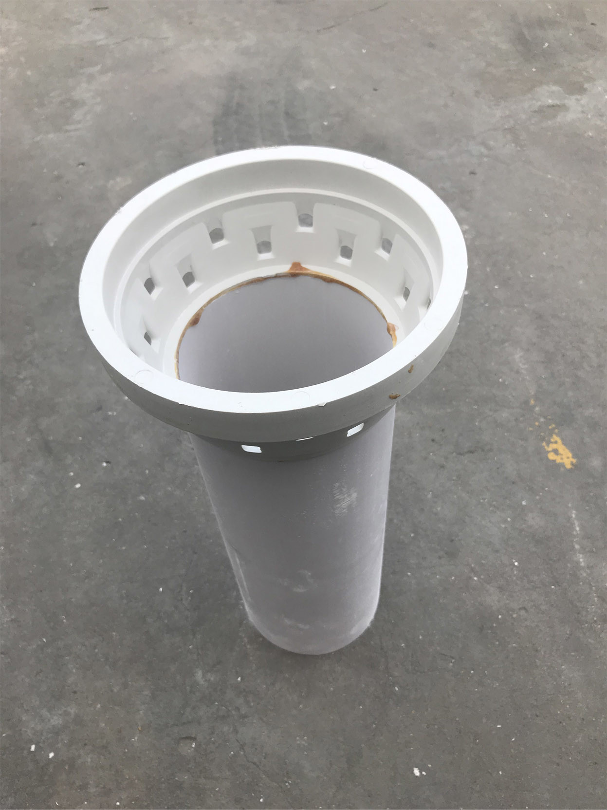 桥梁泄水管