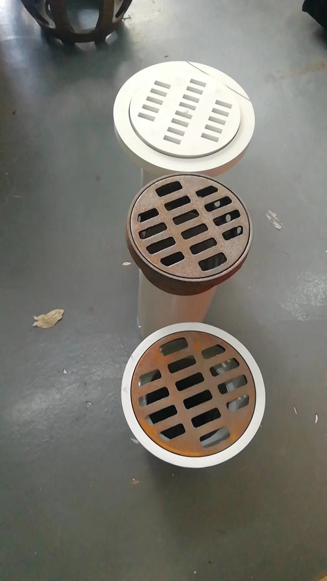 桥梁泄水管